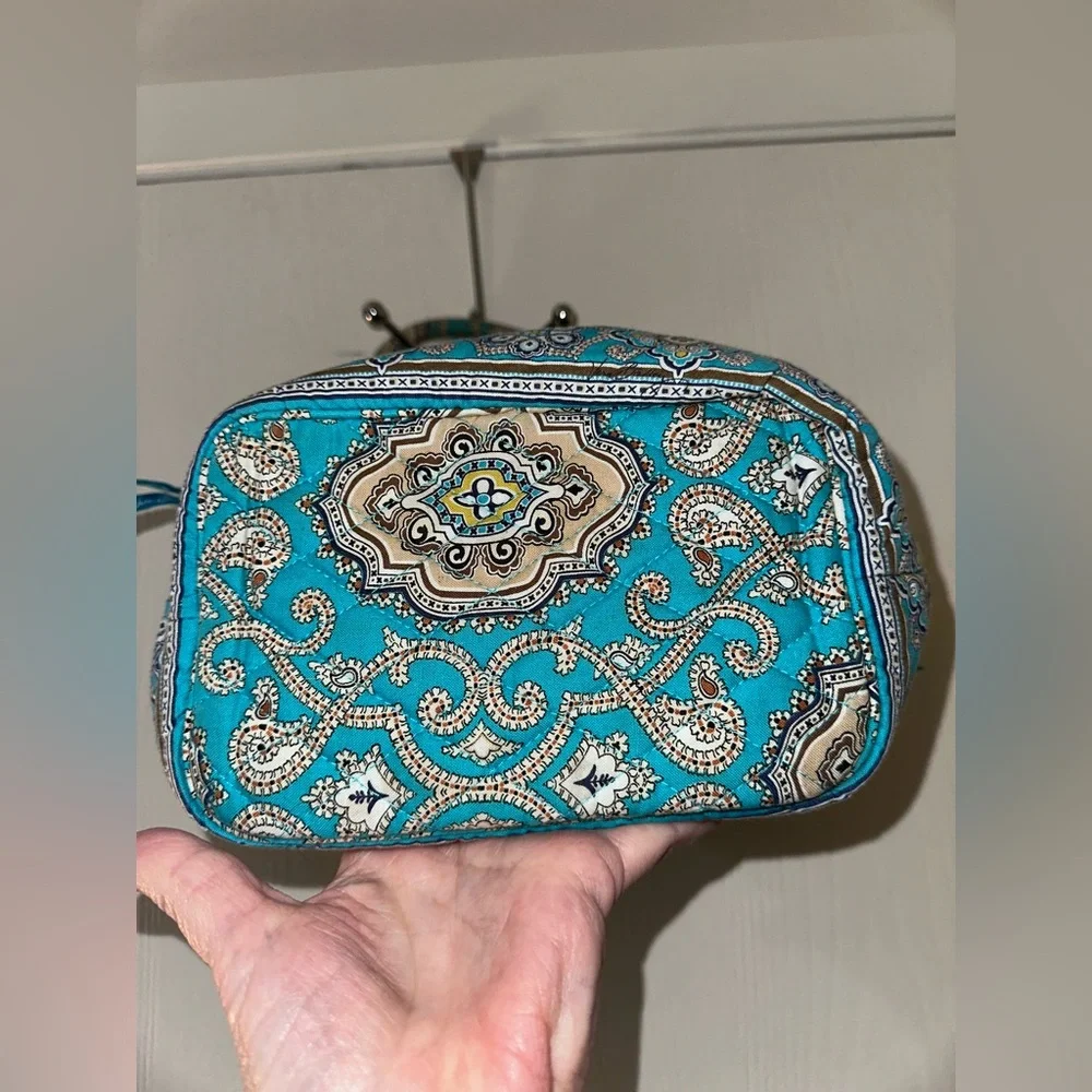 Vera Bradley Bag color is more green than blue
